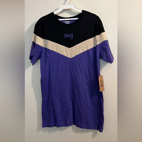 Brooklyn Laundry Vibes Tee 🔥NWT🔥 - Picture 1 of 5